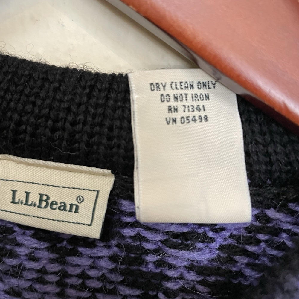 Vtg Women's L.L. BEAN Nordic CARDIGAN SWEATER, Wool MED  Preppy Purple SNOWFLAKE - Picture 8 of 10